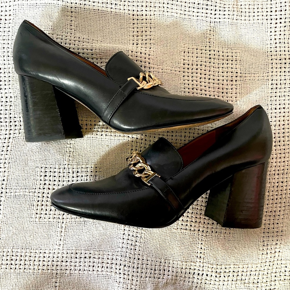 Nine West Gold Chain Heeled Loafer size 9M